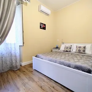 https://al-quadrato-doro.taorminaitalyhotels.com